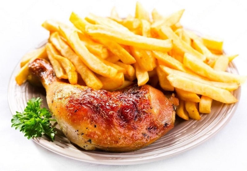 Frites au Poulet ou Viande ou Poisson